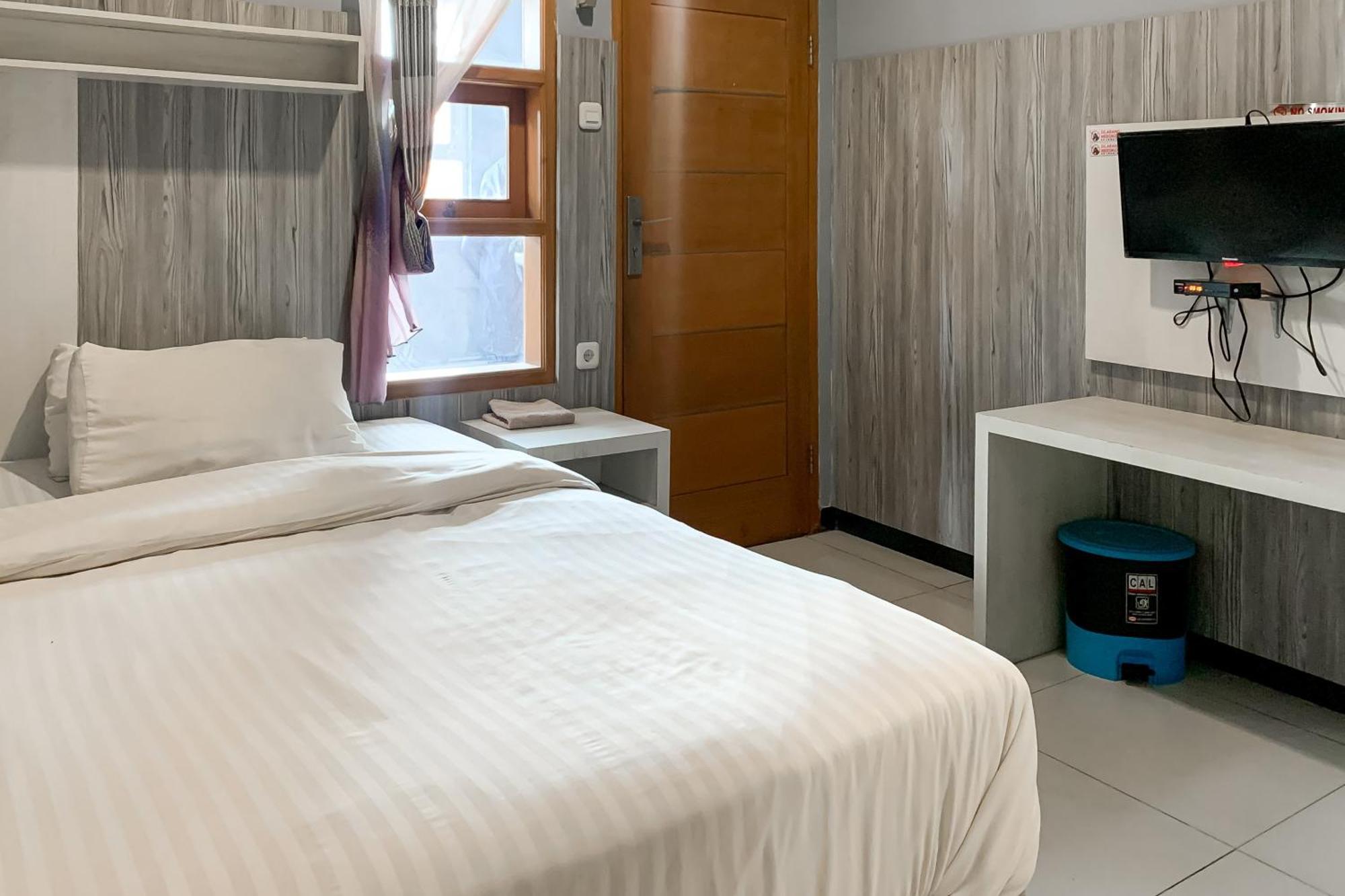 Karins Guesthouse Syariah Redpartner 万隆 外观 照片