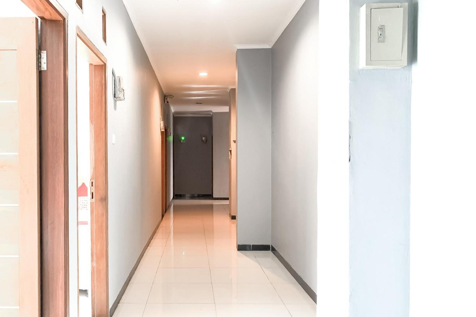 Karins Guesthouse Syariah Redpartner 万隆 外观 照片