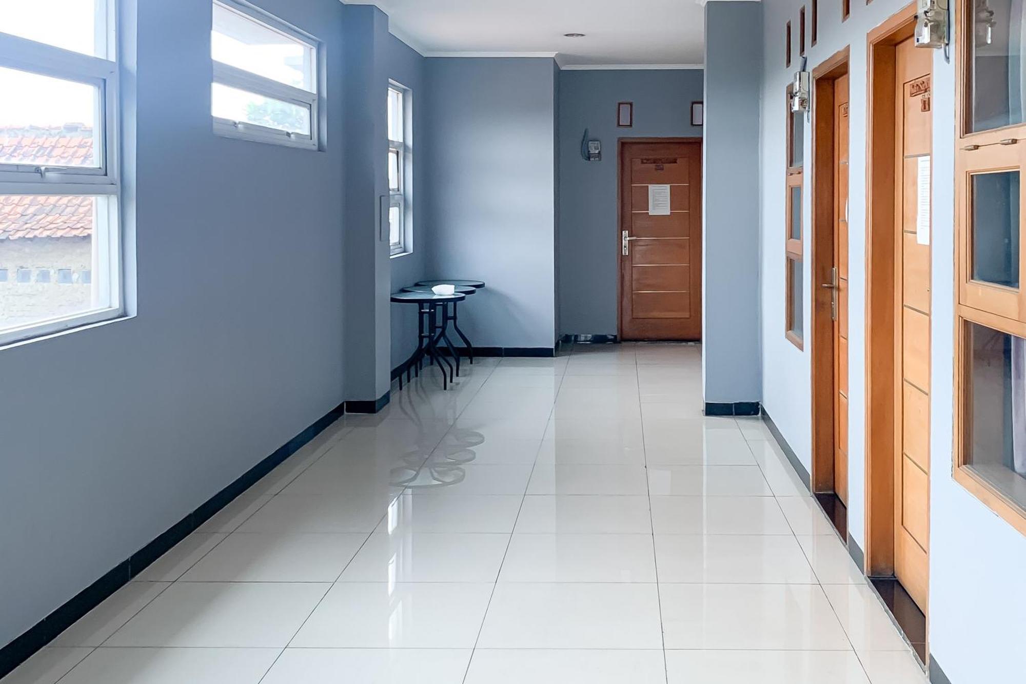 Karins Guesthouse Syariah Redpartner 万隆 外观 照片