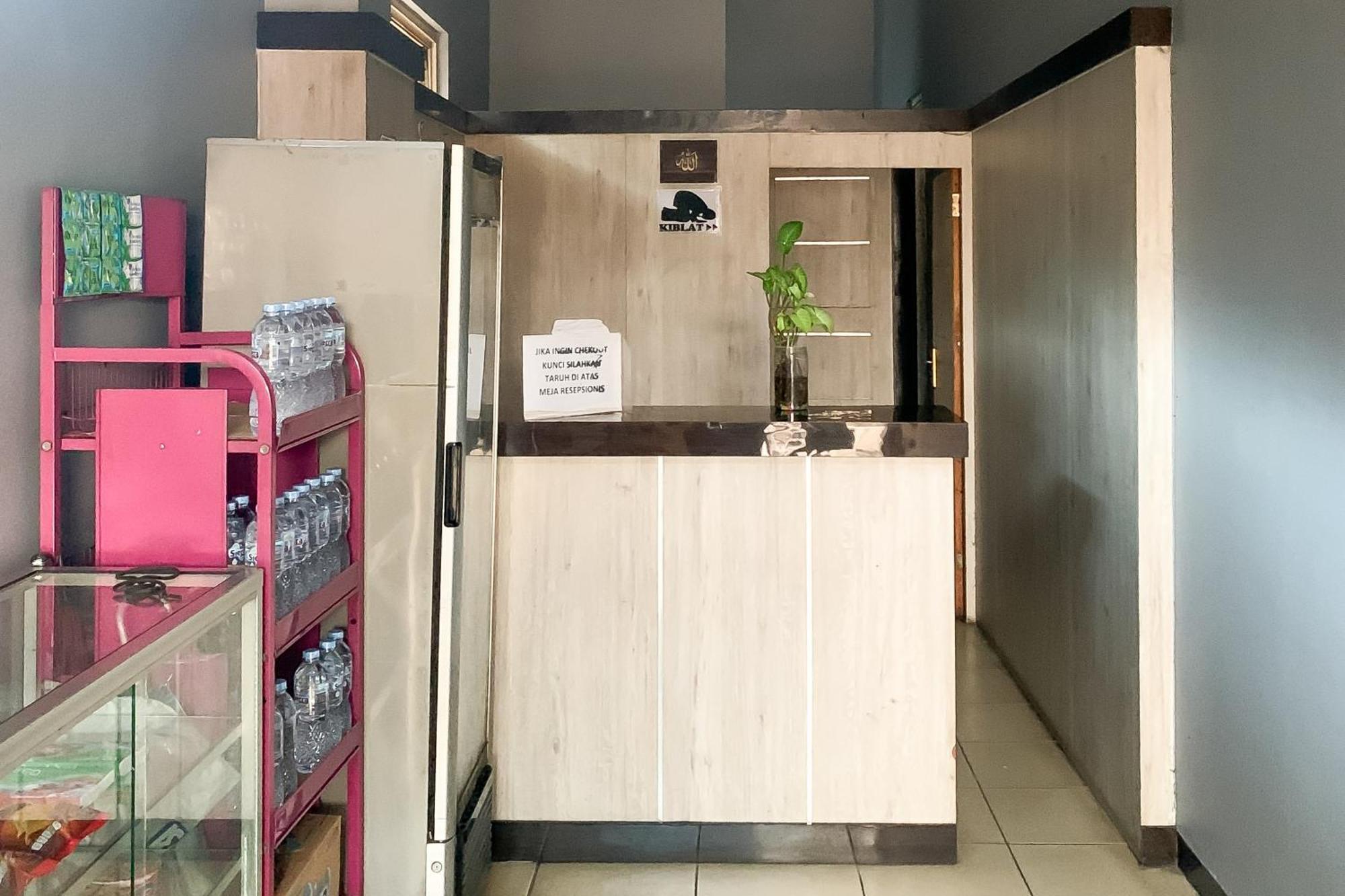 Karins Guesthouse Syariah Redpartner 万隆 外观 照片